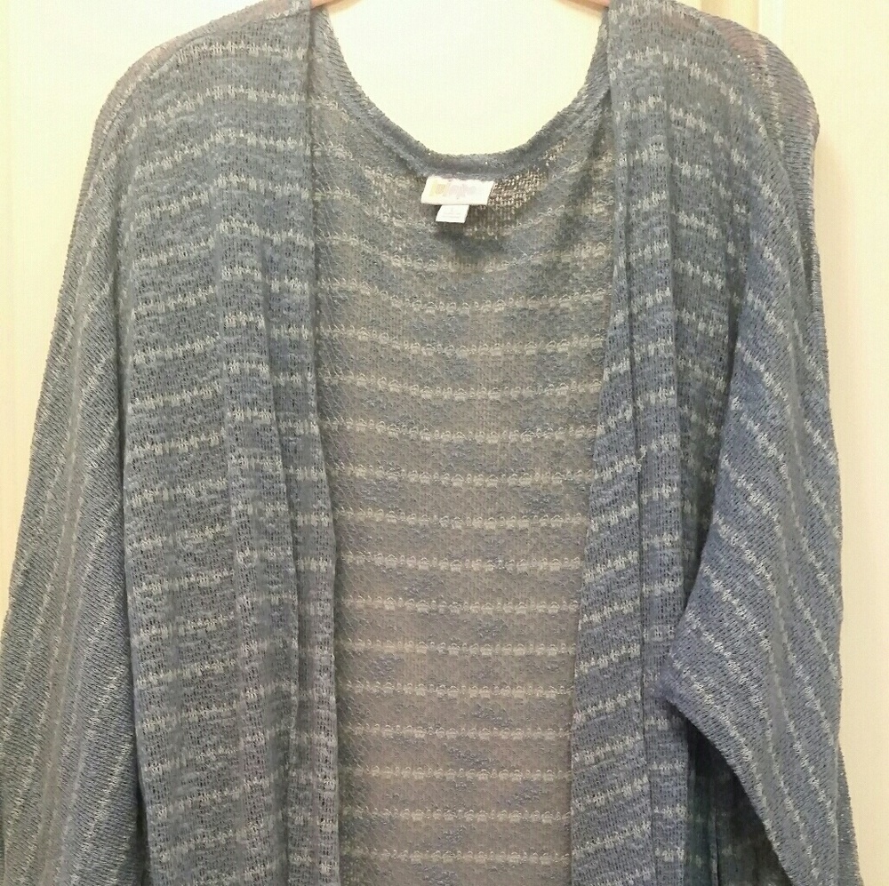 LuLaRoe Lindsay 3/4 sleeve sweater - sz L / blue